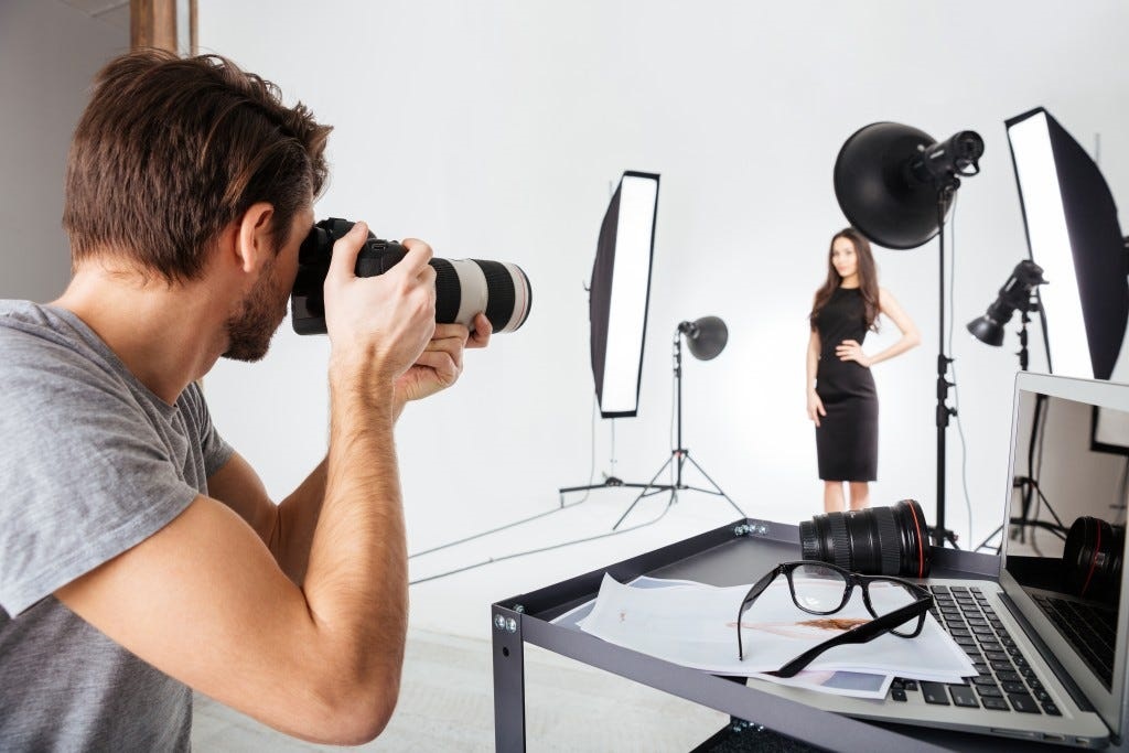 what are the commercial advantages of photography in advertising and fashion?